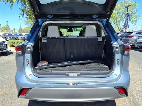 Used 2023 Toyota Highlander Platinum image 10