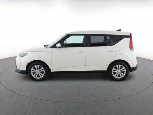 Used 2024 Kia Soul LX FWD image 4