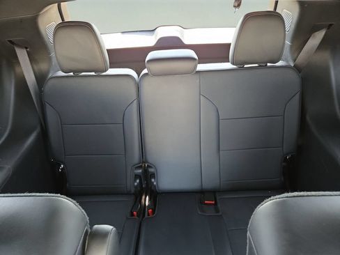Used 2025 Buick Enclave Preferred FWD image 11