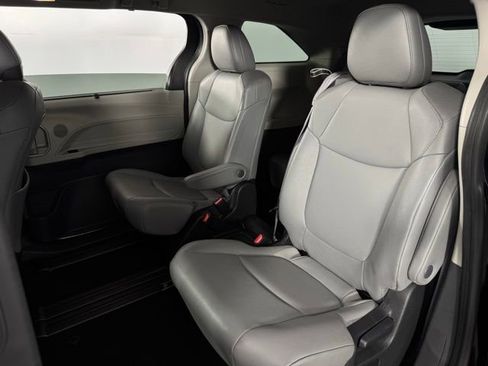 Used 2024 Toyota Sienna XLE image 17