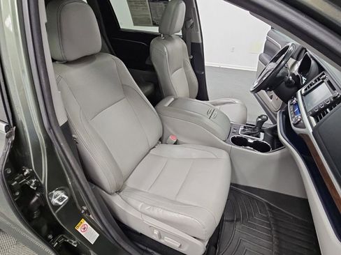 Used 2016 Toyota Highlander Limited FWD image 43