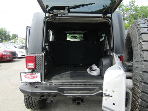 Used 2008 Jeep Wrangler Unlimited Sahara w/ Dual Top Group AWD/4WD image 19