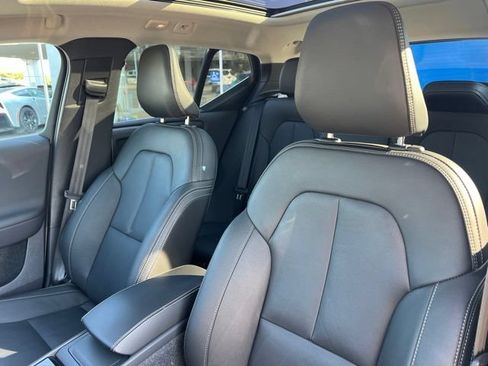 Used 2025 Volvo XC40 B5 Plus AWD/4WD image 14