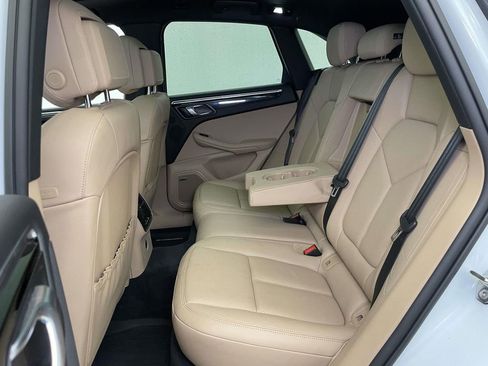 Used 2025 Porsche Macan image 19