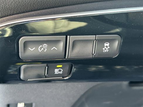 Used 2022 Toyota Prius L Eco image 23