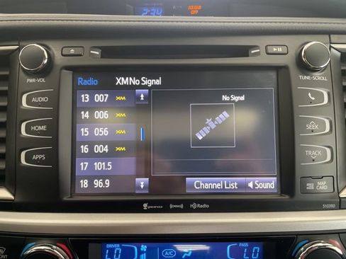 Used 2019 Toyota Highlander XLE image 21
