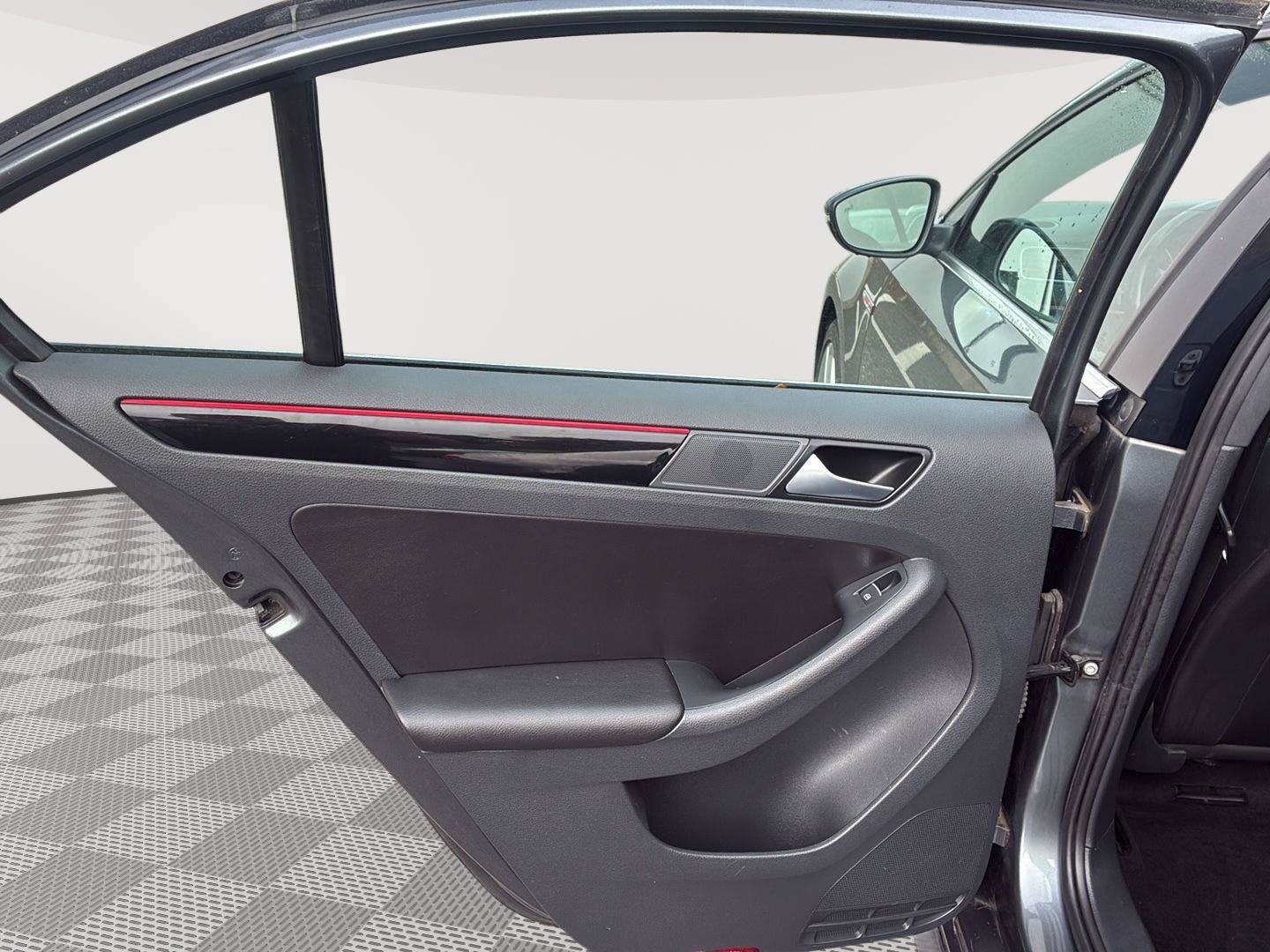 Used 2017 Volkswagen Jetta GLI FWD image 18
