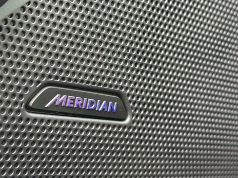 Used 2025 Land Rover Range Rover Velar Dynamic SE image 35