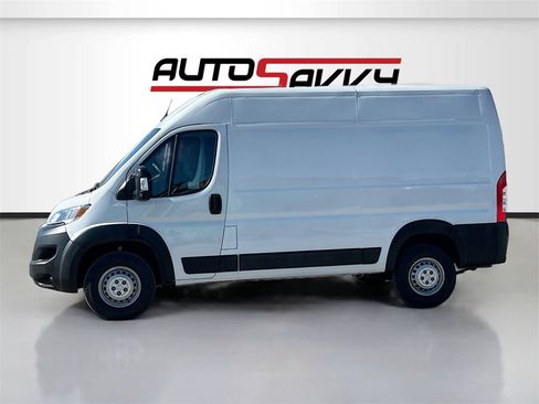 Used 2023 RAM ProMaster 2500 w/ Driver Convenience Group image 4