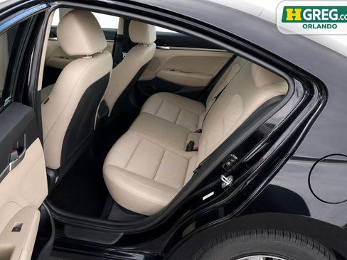 Used 2019 Hyundai Elantra SE FWD image 16
