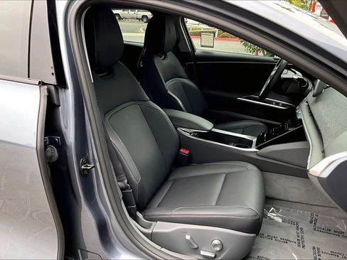 Used 2025 Lucid Air Pure RWD image 7