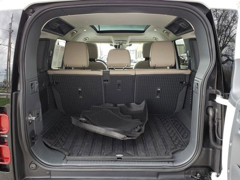 Used 2023 Land Rover Defender 110 S image 15