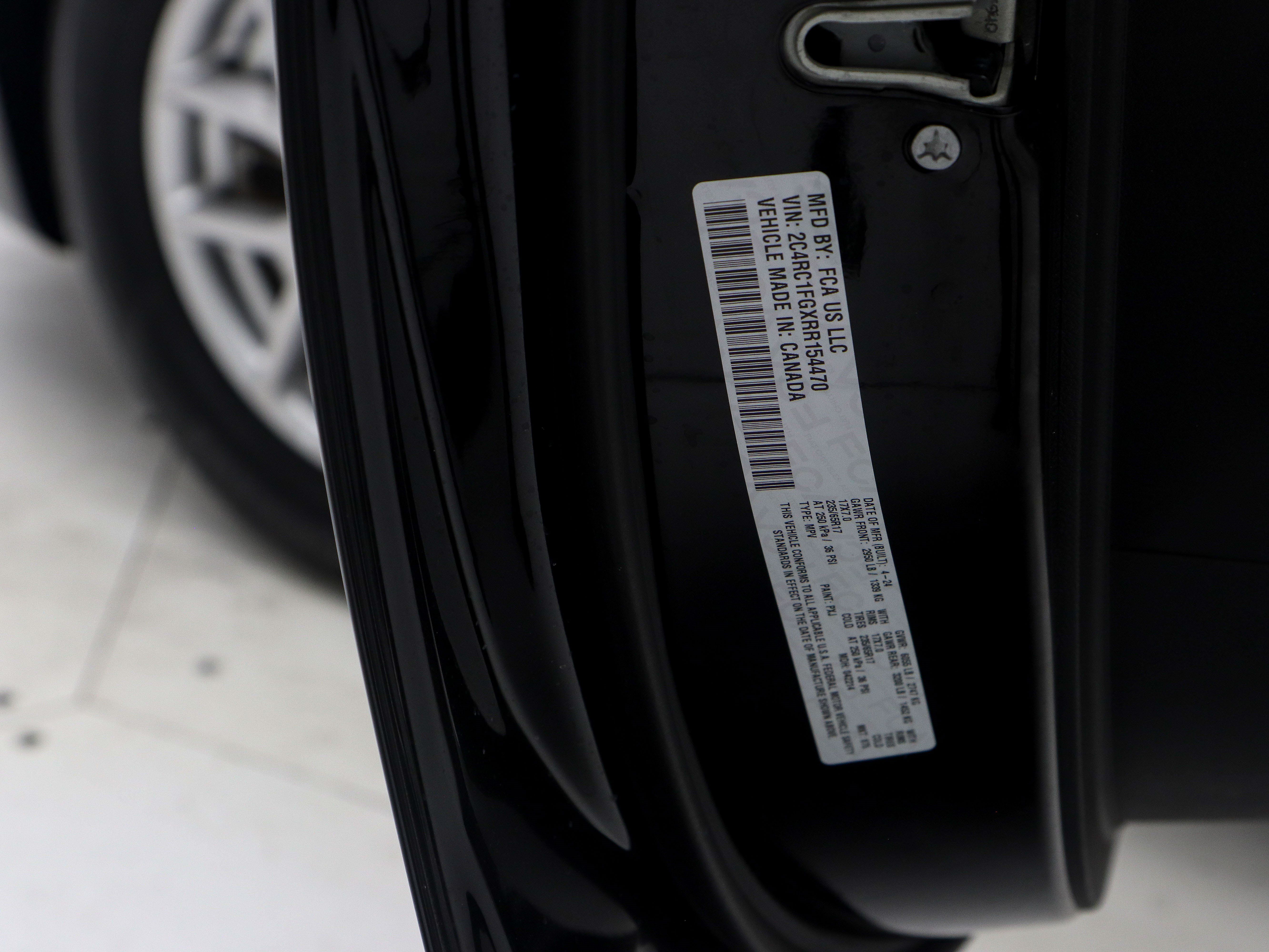 Used 2024 Chrysler Pacifica Touring FWD image 34