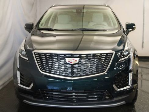 Certified 2025 Cadillac XT5 Premium Luxury w/ Technology Package AWD/4WD image 3