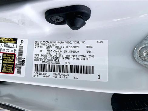 Used 2024 Toyota Tundra Platinum AWD/4WD image 35