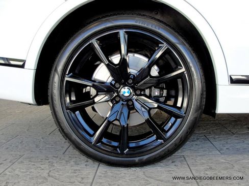 Used 2022 BMW X7 xDrive40i w/ M Sport Package AWD/4WD image 13