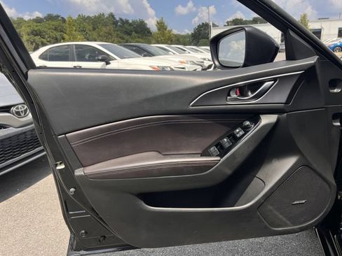 Used 2017 MAZDA MAZDA3 Grand Touring w/ Premium Equipment Package FWD image 10