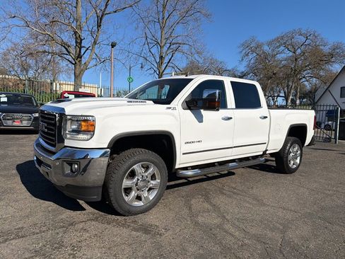 Used 2019 GMC Sierra 2500 SLT w/ Duramax Plus Package AWD/4WD image 2