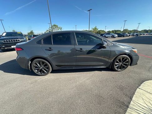 Used 2024 Toyota Corolla SE FWD image 3