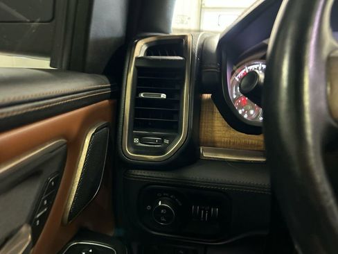 Used 2019 RAM 1500 Laramie Longhorn AWD/4WD image 18