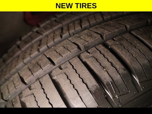 Used 2023 Jeep Grand Cherokee Altitude AWD/4WD image 6