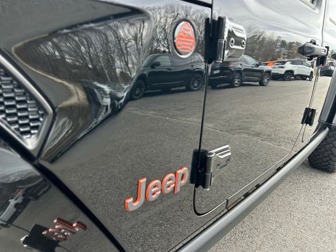 Used 2024 Jeep Gladiator Mojave image 12