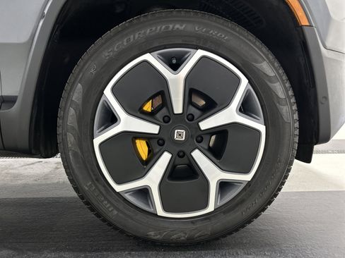 Used 2024 Rivian R1S Adventure image 11