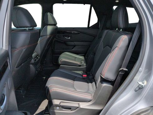Used 2025 Honda Pilot TrailSport image 26