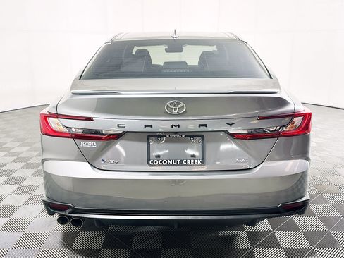 Used 2025 Toyota Camry SE w/ Convenience Package FWD image 4