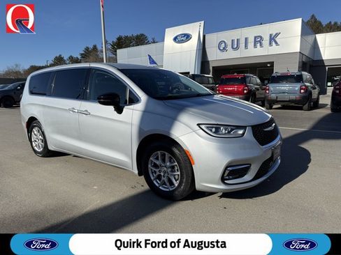 Used 2024 Chrysler Pacifica Touring-L image 1