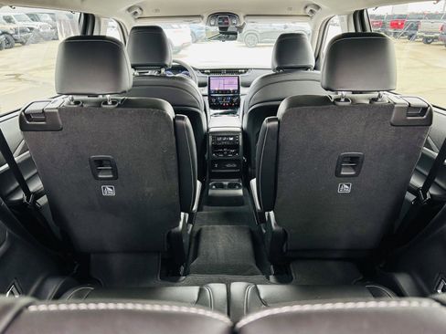 Used 2023 Jeep Grand Cherokee L Limited w/ Luxury Tech Group II image 34