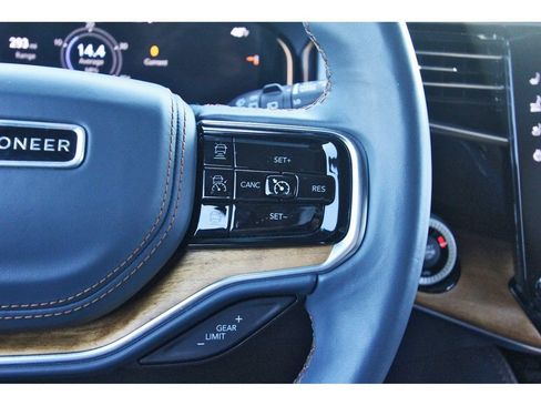 Used 2023 Jeep Grand Wagoneer Series II w/ Premium Group II AWD/4WD image 19