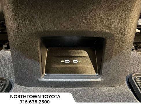 Used 2025 Volkswagen Atlas SE image 20