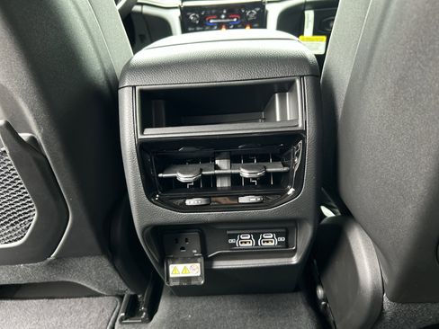 New 2026 Jeep Grand Cherokee Laredo X RWD image 32