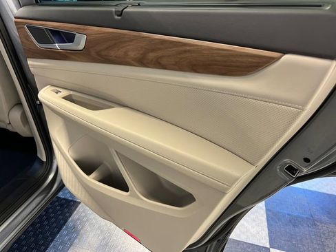 Certified 2025 Volkswagen Atlas SE image 14