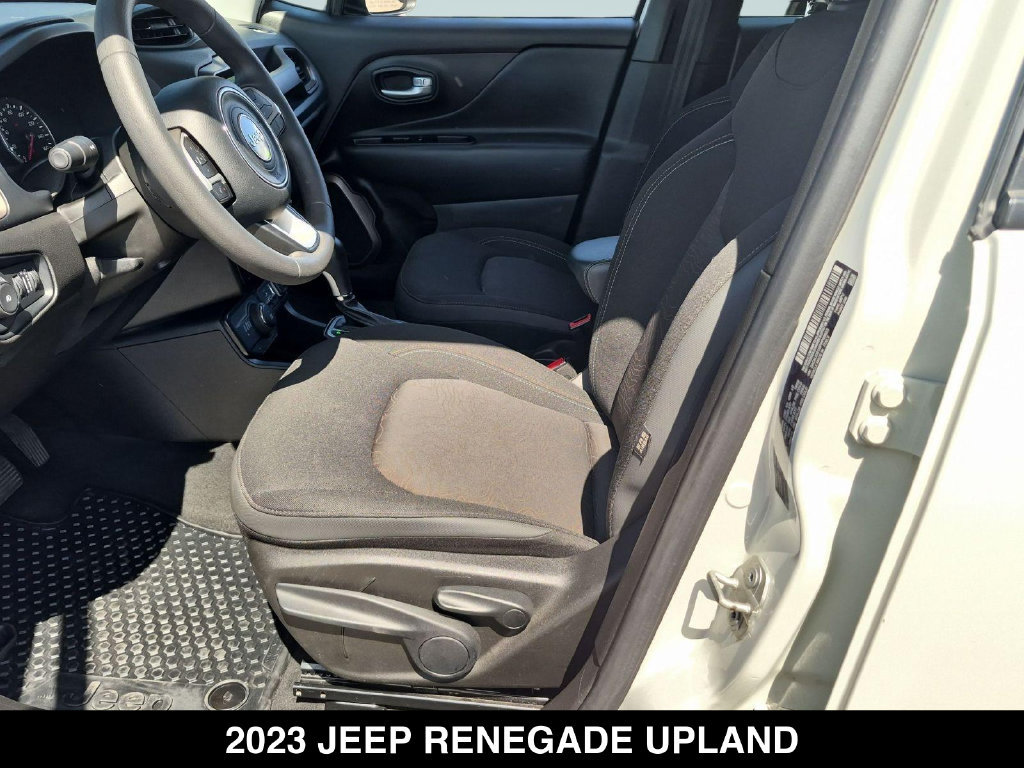Used 2023 Jeep Renegade Latitude AWD/4WD image 14