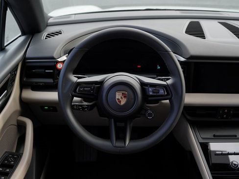 Used 2025 Porsche Macan 4 Electric image 4