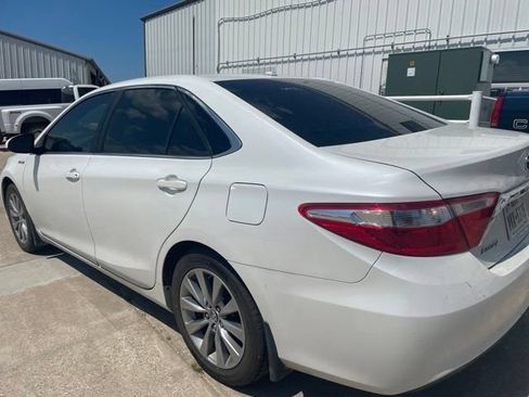 Used 2017 Toyota Camry XLE w/ Moonroof Package FWD image 7