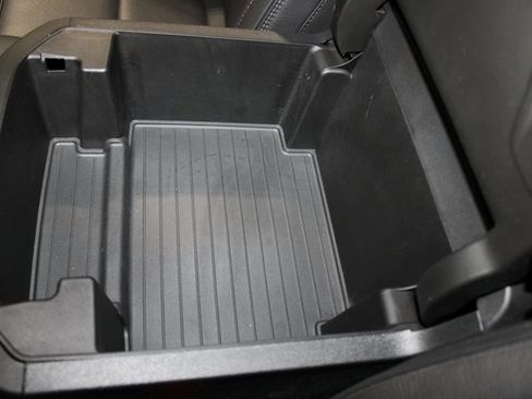 Used 2025 GMC Yukon Denali w/ Advanced Technology Package image 29