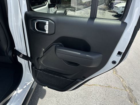 Used 2025 Jeep Wrangler Unlimited Rubicon w/ Convenience Group image 20