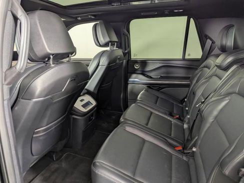 Used 2025 Lincoln Navigator Reserve w/ Jet Appearance Package image 18