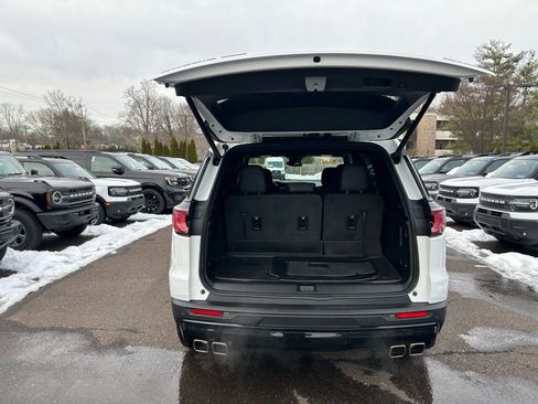 Used 2024 GMC Acadia AT4 w/ Luxury Package image 9