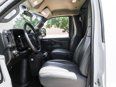 Used 2023 Chevrolet Express 3500 w/ Driver Convenience Package RWD image 3