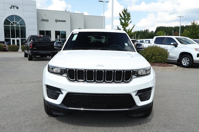 New 2027 Jeep Grand Cherokee Laredo X RWD image 2