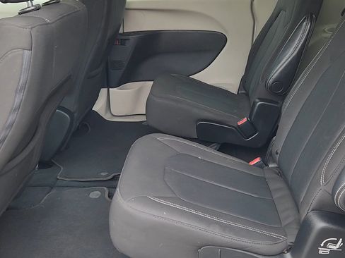 Used 2022 Chrysler Voyager LX FWD image 25