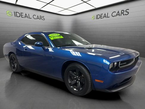 Used 2012 Dodge Challenger SXT RWD image 3