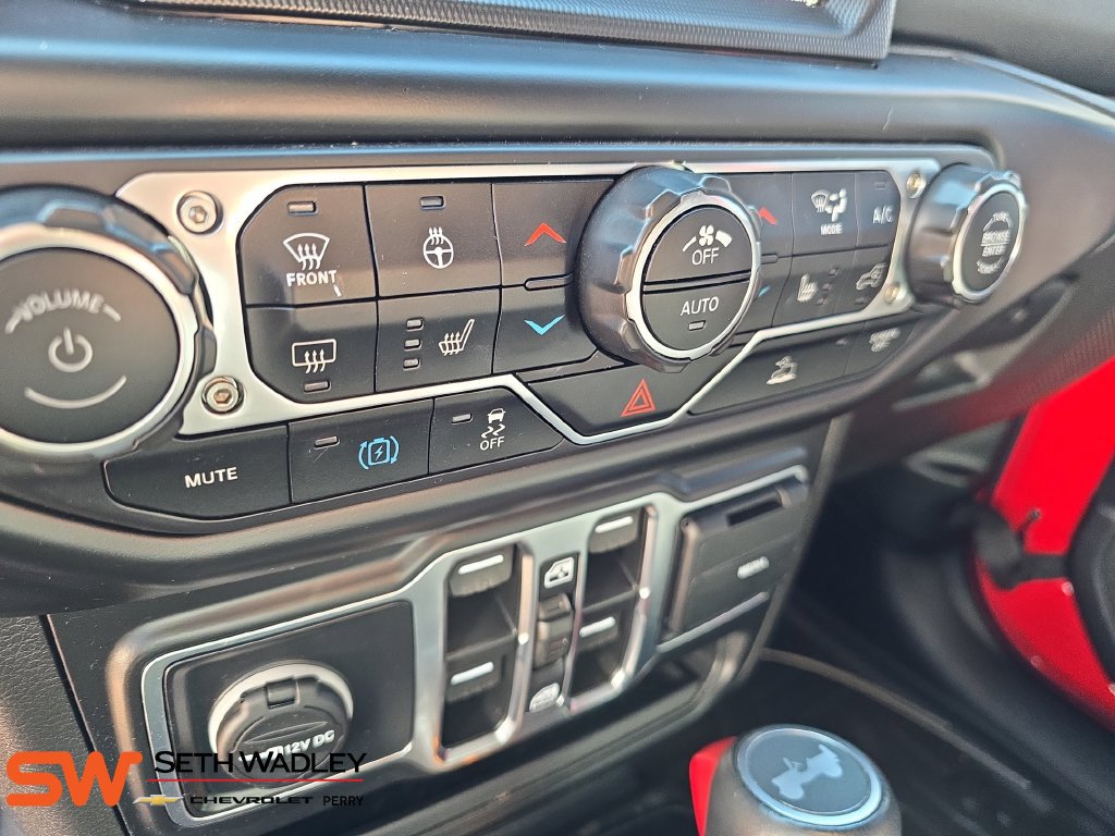 Used 2022 Jeep Wrangler Unlimited Sahara w/ Cold Weather Group AWD/4WD image 24
