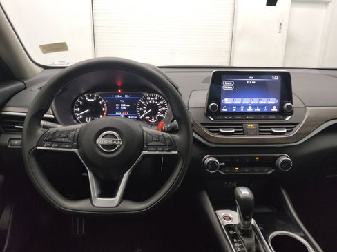 Used 2024 Nissan Altima 2.5 SV image 22