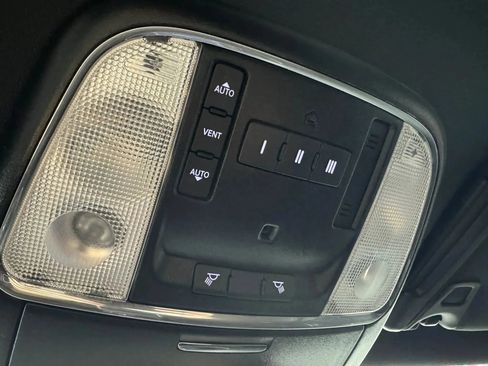Used 2019 Dodge Charger Scat Pack w/ Dynamics Package RWD image 24