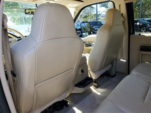 Used 2010 Ford F250 Lariat image 10